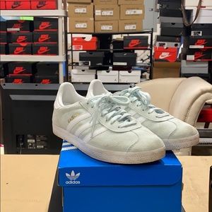 Women’s Adidas Ice Mint size 7 (women’s)